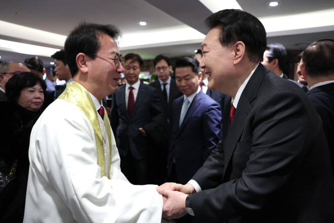 정동제일교회 성탄 예배 참석한 윤석열 대통령