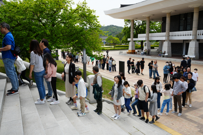 특별전천마다시만나다개막일관람객대기줄사진