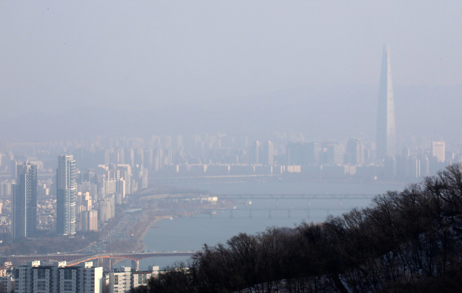 한파 물러간 서울, 미세먼지 '조심'