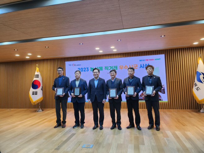최우수상(왼쪽 두번째)