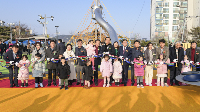 모전근린공원 어린이놀이터 준공식 개최)