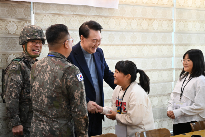윤석열 대통령, 전방 근무 장병 가족 격려 행사 참석