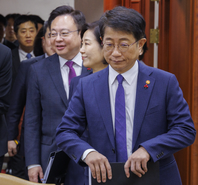 비상 경제 장관회의 첫 참석한 박상우 국토부 장관