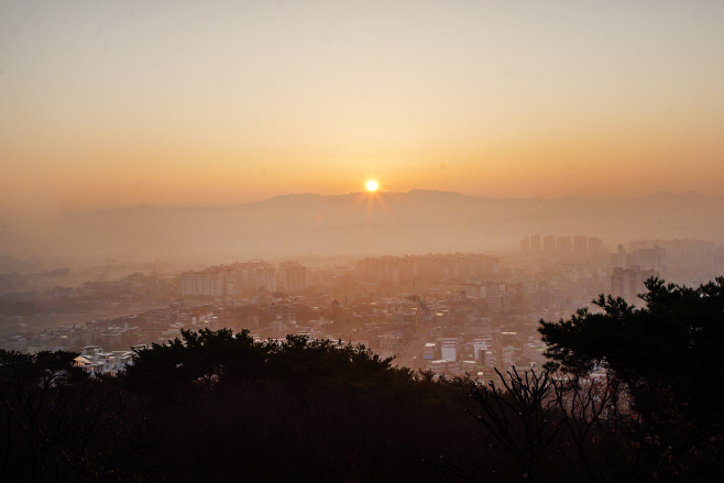 이완섭 서산시장, 1천여명 시민과 부춘산서 해맞이