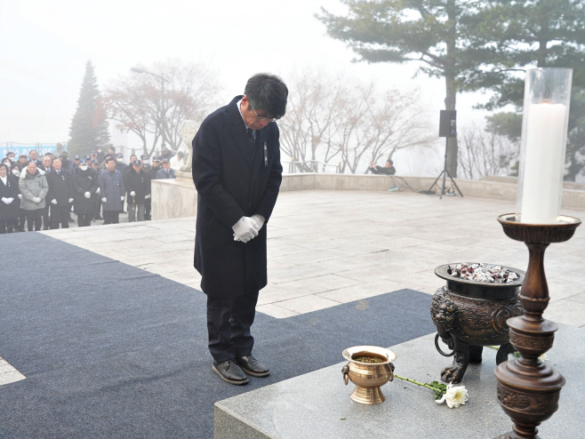 평택시의회, 새해 현충탑 참배