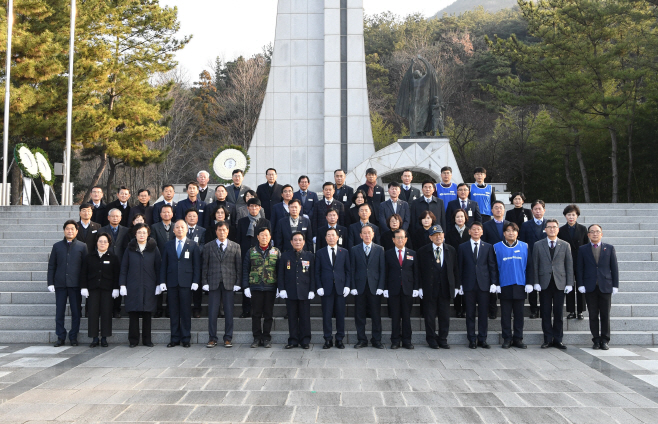 성낙인 창녕군수 충혼탑 참배3