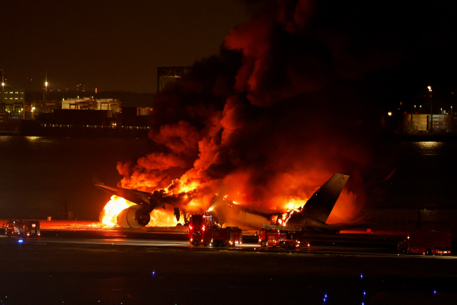 JAPAN-AIRPORT/FIRE <YONHAP NO-2679> (REUTERS)