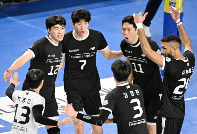 현대캐피탈 스카이워커스 선수들. 한국배구연맹