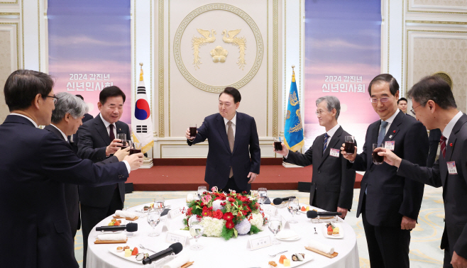 윤석열 대통령, 신년 인사회 건배