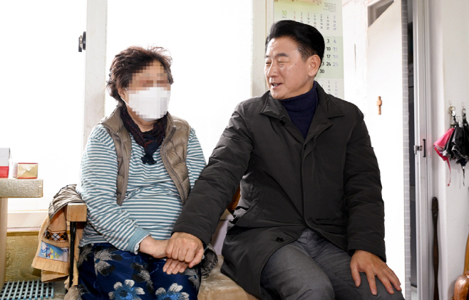 김동근 시장, 갑진년(甲辰年) 새해 맞이 독거노인 가정 방문/의