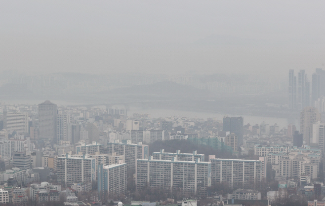 서울 공기는 초미세먼지 '나쁨'