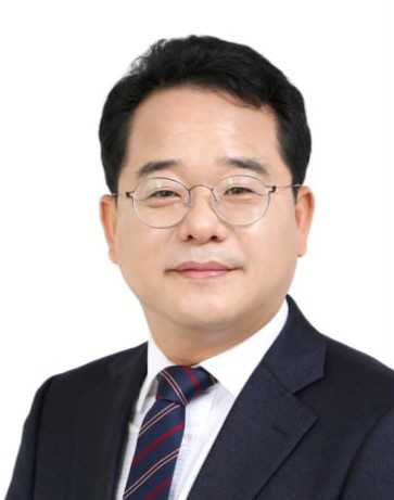 민