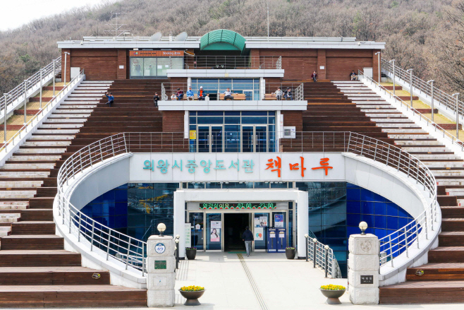 1. 중앙도서관 전경