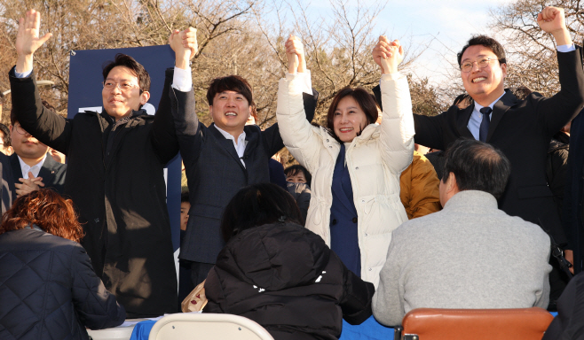 '손 번쩍' 든 이준석