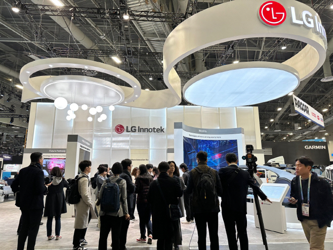 [사진설명] CES 2024 LG이노텍 프리부스 투어2