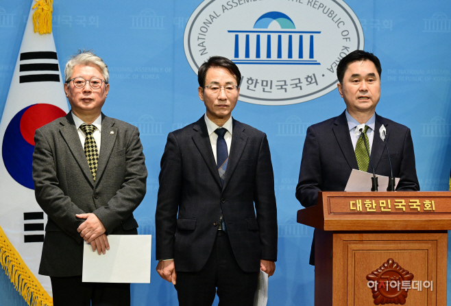 [포토] 김종민·이원욱·조응천 '이재명 체제론 尹 심판 못해'