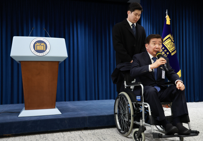 소감 말하는 유철환 신임 국민권익위원장