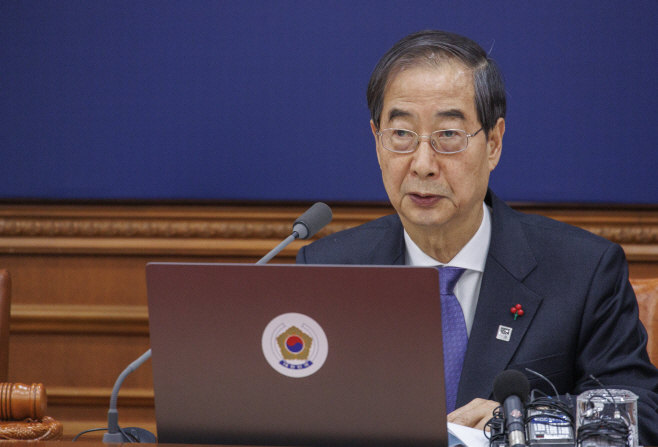 '쌍특검법' 관련 임시국무회의에서 발언하는 한덕수 국무총리