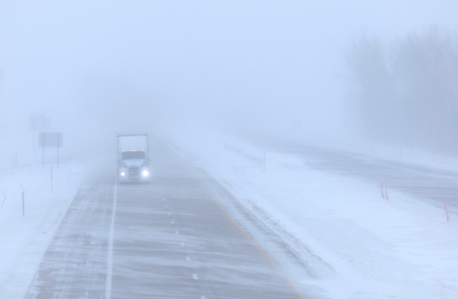 US-IOWA-PREPARES-FOR-STATE'S-CAUCUSES,-AS-LARGE-SNOWSTORMS-AND-B