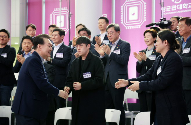 윤석열 대통령, 반도체 산업 민생토론회 참석