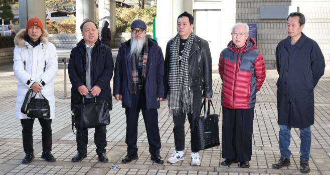 기자회견 하는 고 이예람 중사 유가족과 변호인단