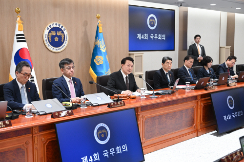 윤석열 대통령, 국무회의 주재<YONHAP NO-4493>