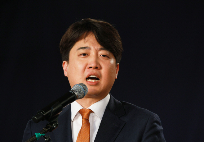 축사하는 이준석<YONHAP NO-5586>