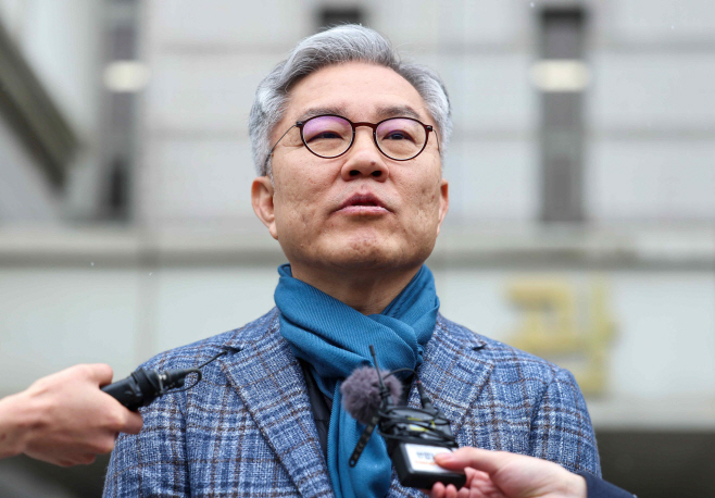 최강욱, '기자 명예훼손' 2심서는 유죄