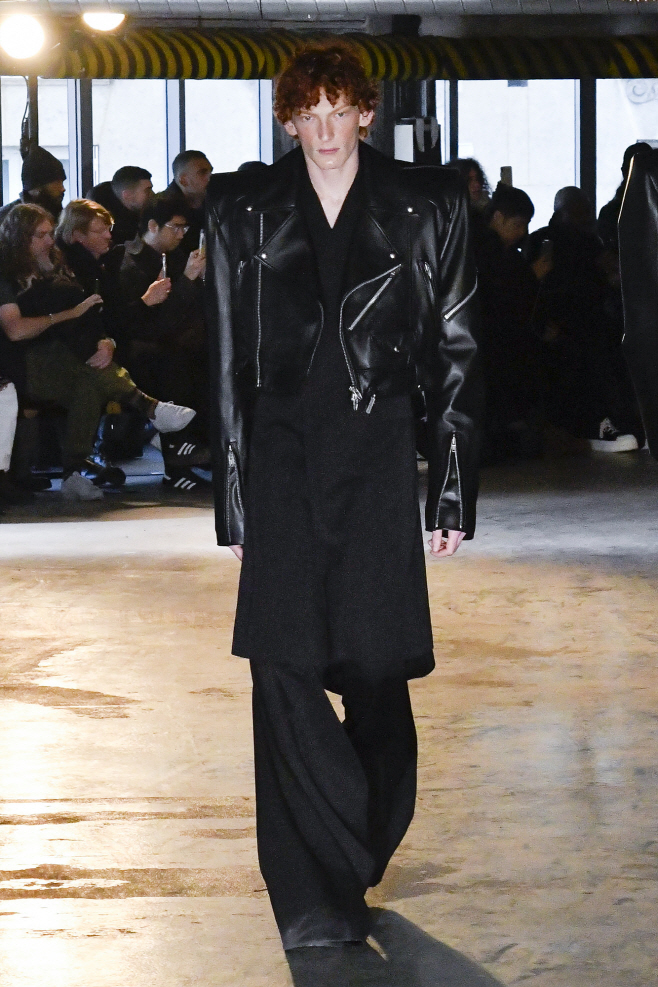 사진 1. 준지 '24FW 파리컬렉션