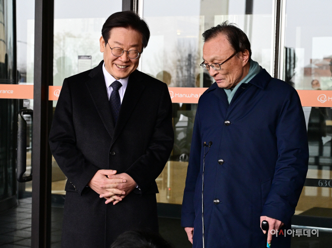 [포토] 밝은 표정 이재명·이해찬