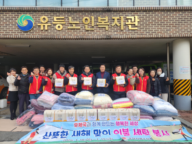 1. 청장 허원석(가운데), 복지관 관장 박명래(오른쪽) (1)