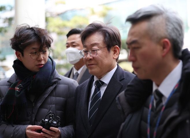 법정 향하는 이재명