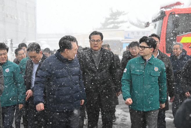 윤석열 대통령과 한동훈 비대위원장, 함께 서천 시장 화재현장 점검