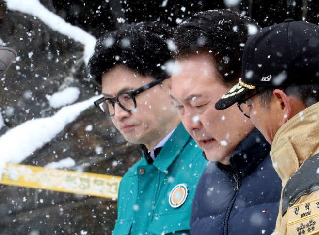 윤석열 대통령, 한동훈 비대위원장과 함께 서천 시장 화재 현장 점검
