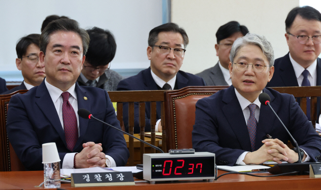 답변하는 부산경찰청장<YONHAP NO-2956>