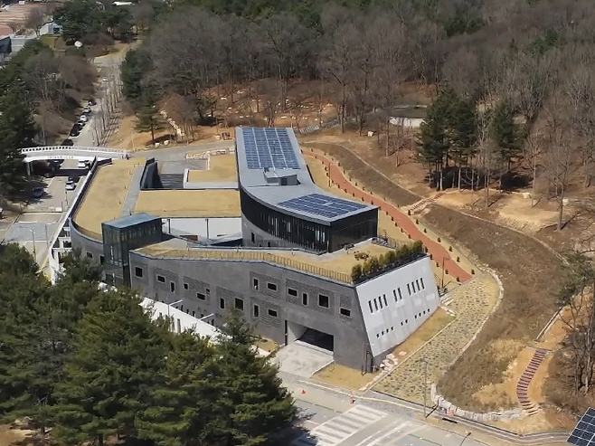 사진자료_겨레누리관 태양광 발전 설비 모습