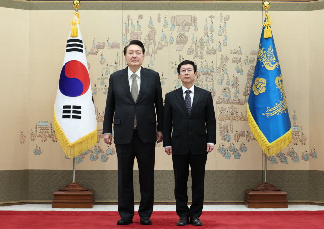 윤석열 대통령, 최상대 주OECD대표부 대사 신임장 수여