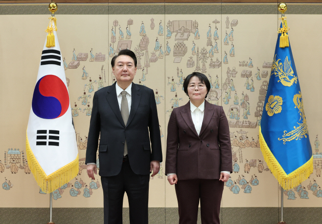 윤석열 대통령, 박지현 주마다가스카르 대사 신임장 수여