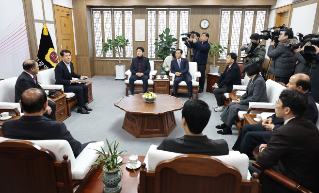 2024.01.29 금산군의회 의장 및 군의원 접견 (4)