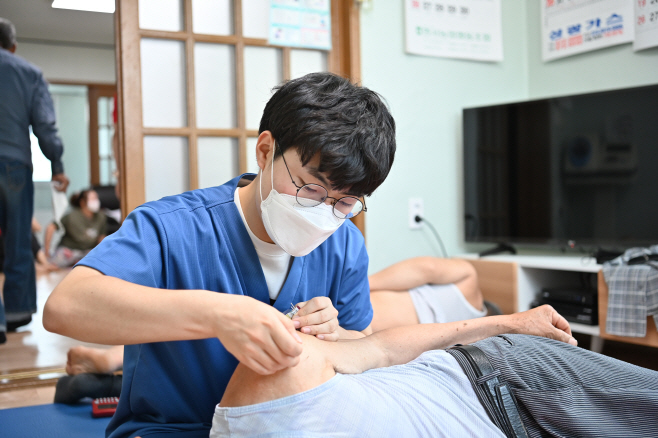 청송군, 경로당 찾아가는 한방프로그램 운영) (1)
