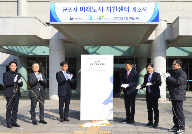 [관련사진1] 현판식 기념사진