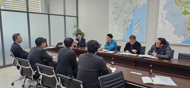사진1_조성돈 이사장은 지난 29일 기장군을 방문해 정종복 군수