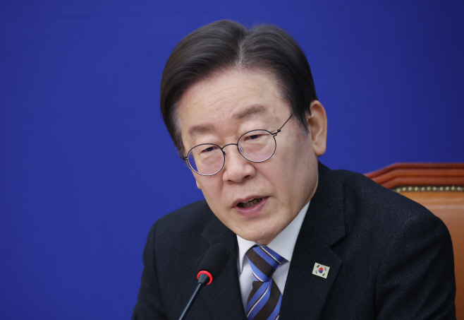 발언하는 이재명 대표<YONHAP NO-3383>