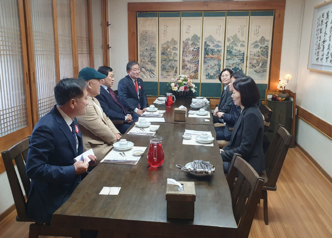 주낙영 경주시장이 지난 31일 경주에 소재한 어느 한 식당에서