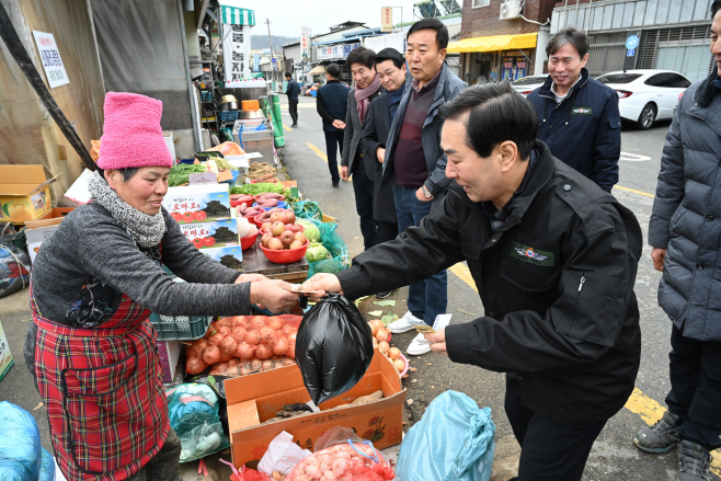 창녕군수 설맞이 전통시장 방문9(이방)