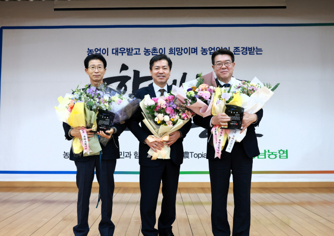 (밀양농협)보도사진 - 이성수 조합장 조세감면연장 감사패수여