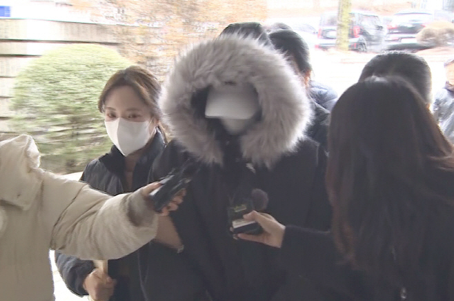 영장실질심사 출석하는 20대 벤츠 음주운전자<YONHAP NO-5413>
