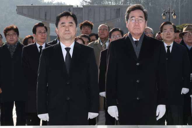5·18묘지 참배하는 이낙연·김종민