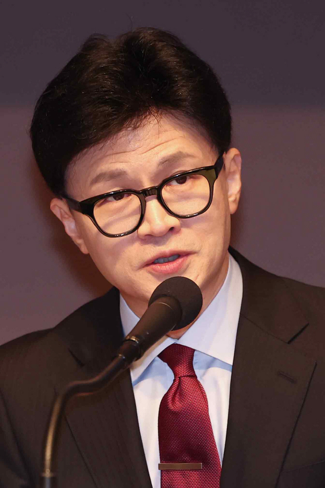 <b>한동훈</b>, 통일관 질문에 "北 붕괴시 반드시 우리 영토화…체계적으로 잘 준비해...
