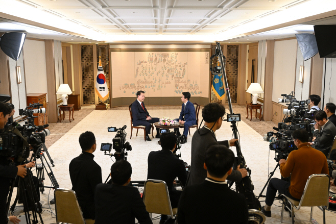 윤석열 대통령, 특별대담